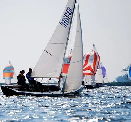 Comfi Winter Houseboat Maatrollie In ספינת מלון מוניקנדאם