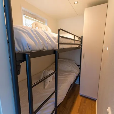 Comfi Winter Houseboat Maatrollie In Botel Monnickendam